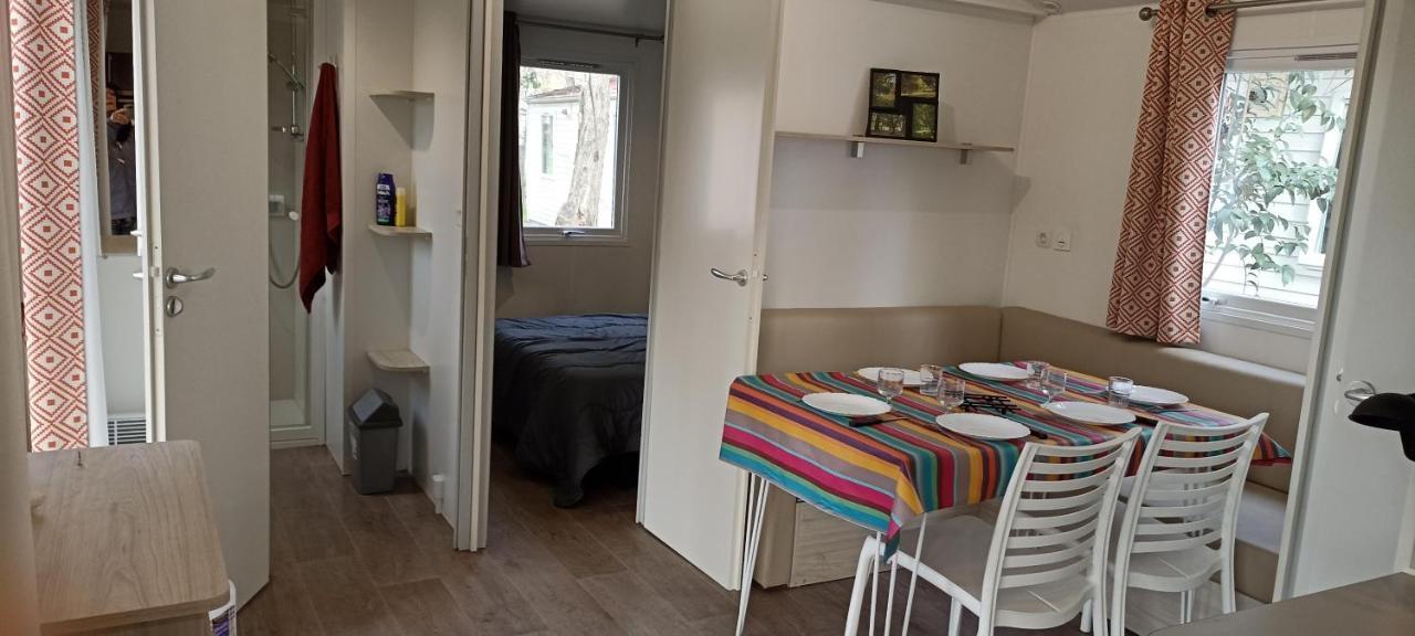 Camping Paradis Bellerive Montfrin Exteriör bild