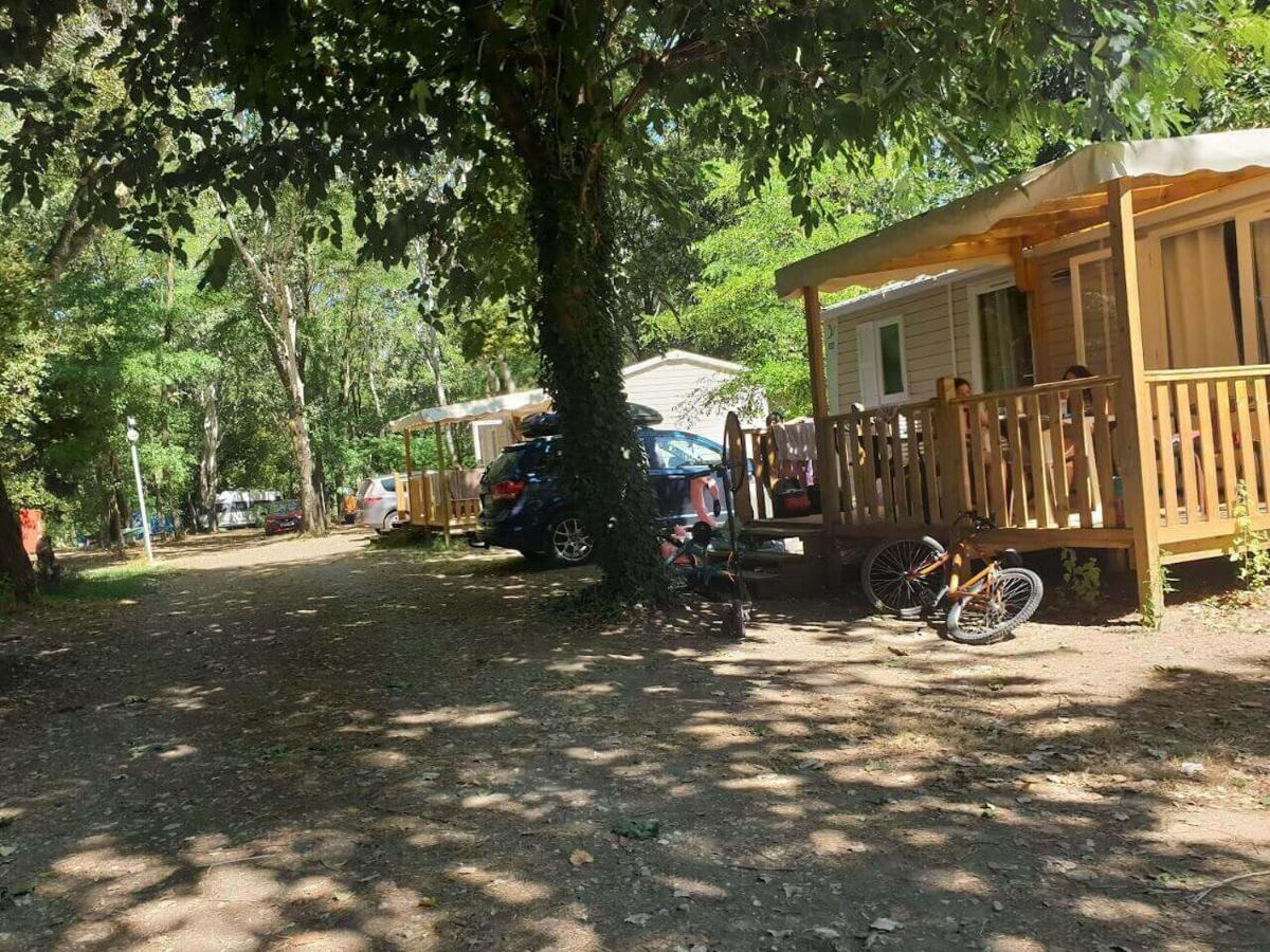 Camping Paradis Bellerive Montfrin Exteriör bild