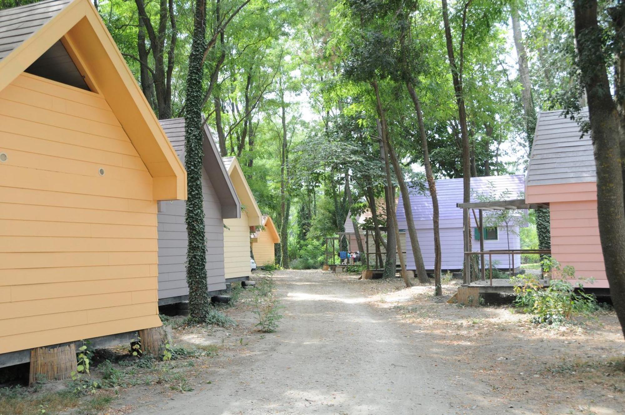 Camping Paradis Bellerive Montfrin Exteriör bild