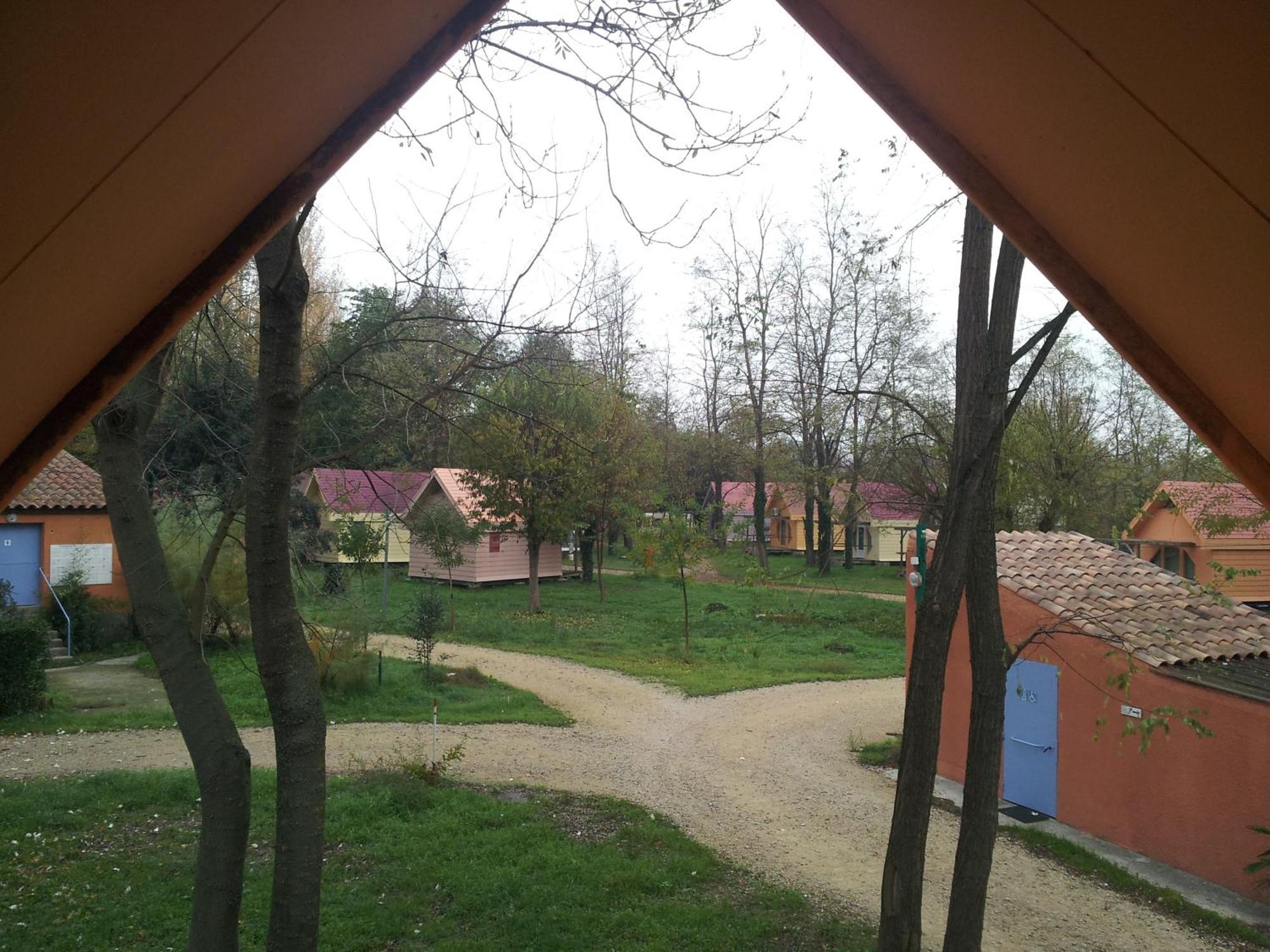 Camping Paradis Bellerive Montfrin Exteriör bild