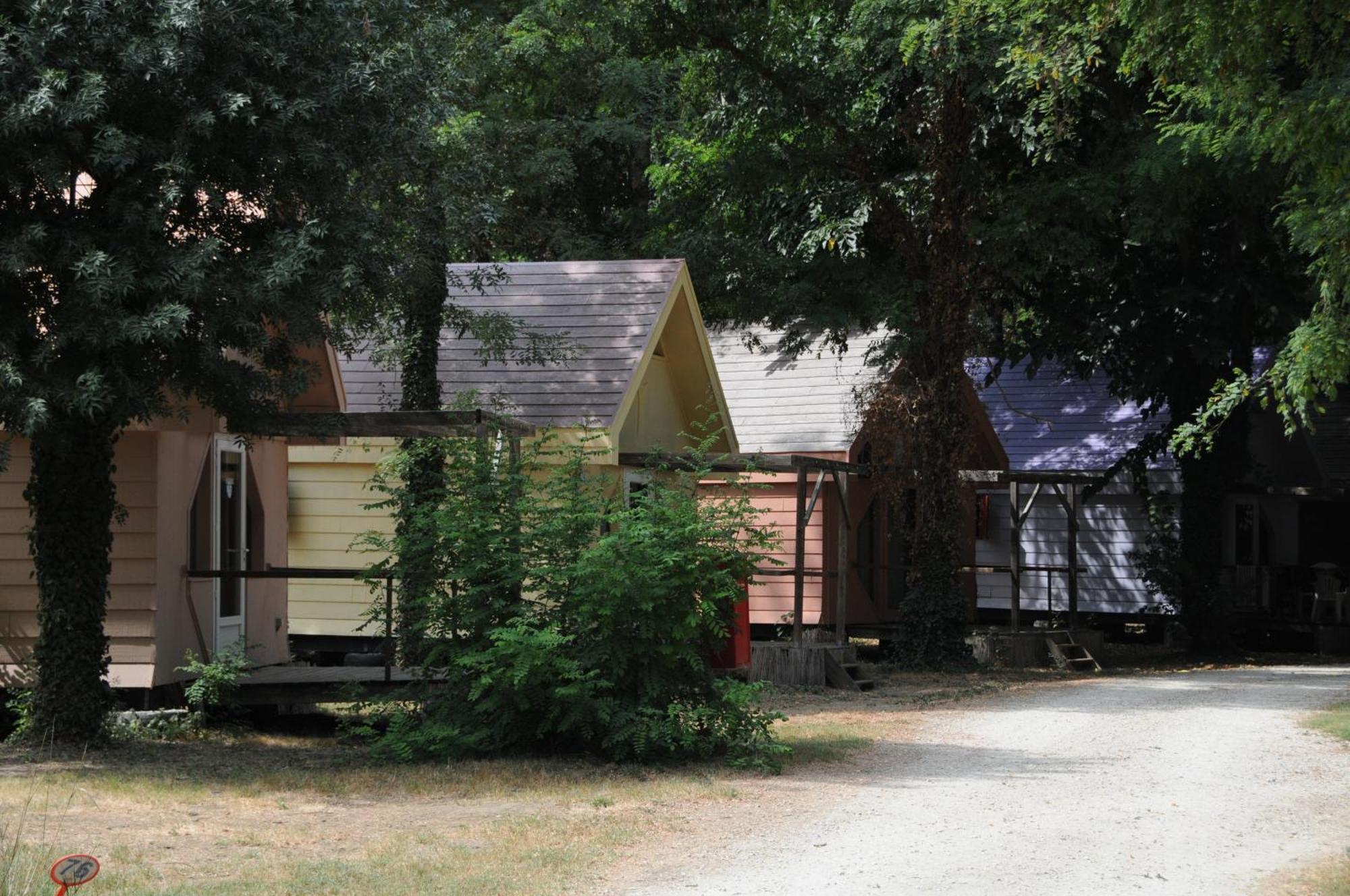 Camping Paradis Bellerive Montfrin Exteriör bild