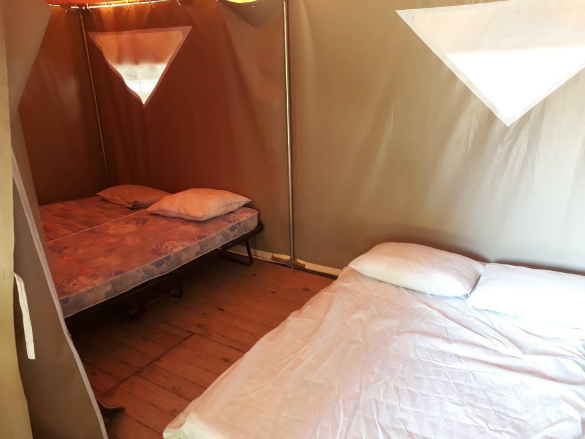 Camping Paradis Bellerive Montfrin Exteriör bild