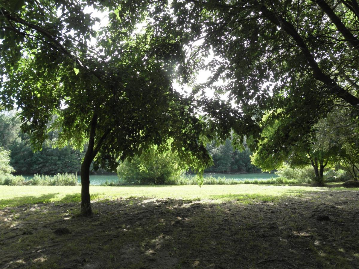 Camping Paradis Bellerive Montfrin Exteriör bild